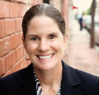 Holly Buchanan Headshot